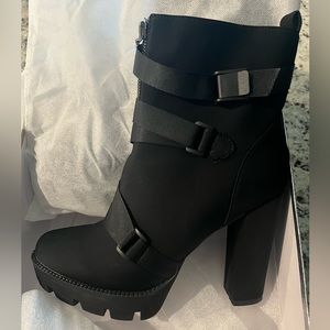 Women's Platform Chunky Ankle Heeled Combat Booties Round Toe Lace Up Boots